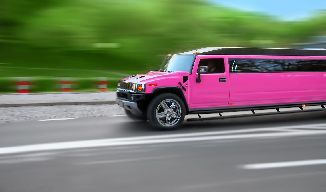 roze hummer limousine huren
